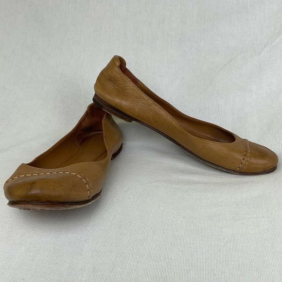 Frye Tan Leather Round Toe Flats - Women’s Size 9.5B - Picture 2 of 10